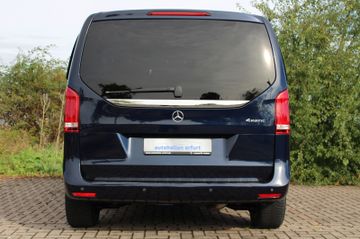 Mercedes V 220 - 9