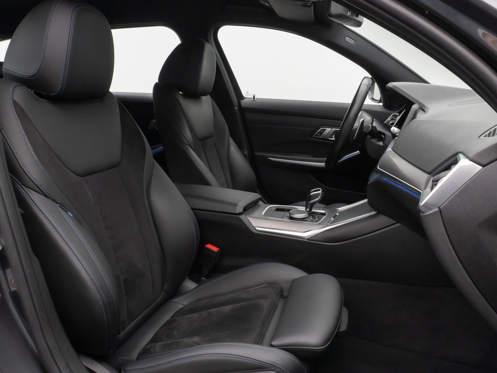 Fahrzeugabbildung BMW 330d M Sport HiFi Lenkradheiz AHK Komfort 18Zoll