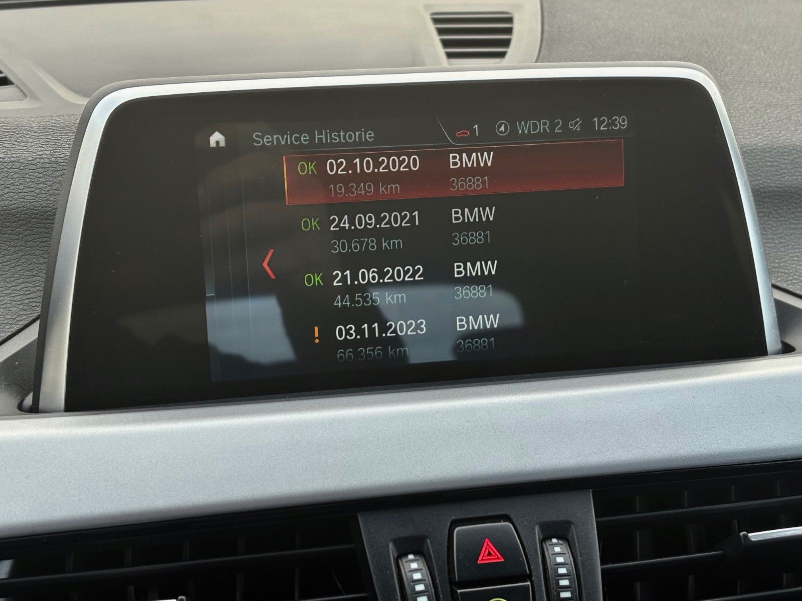 Fahrzeugabbildung BMW X1 sDrive18i Aut. Navi LED Tempomat SCHECKHEFT