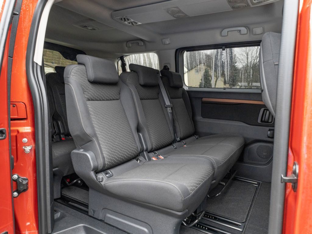 TOYOTA Proace 2,0-l-D-4D L1 (8-Si.) Autm. Verso Team De TOYOTA Proace 2,0-l-D-4D L1 (8-Si.) Autm. Verso Team De