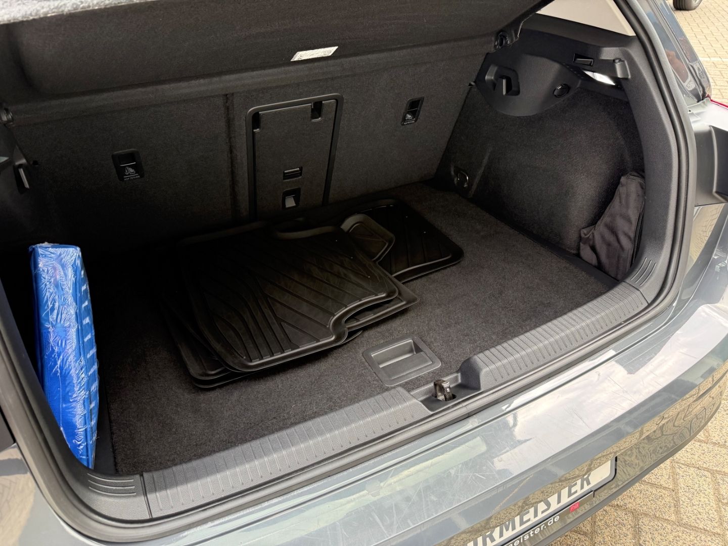 Fahrzeugabbildung Volkswagen Golf VIII United 1,5 TSI Navi Digi Cockpit LED A