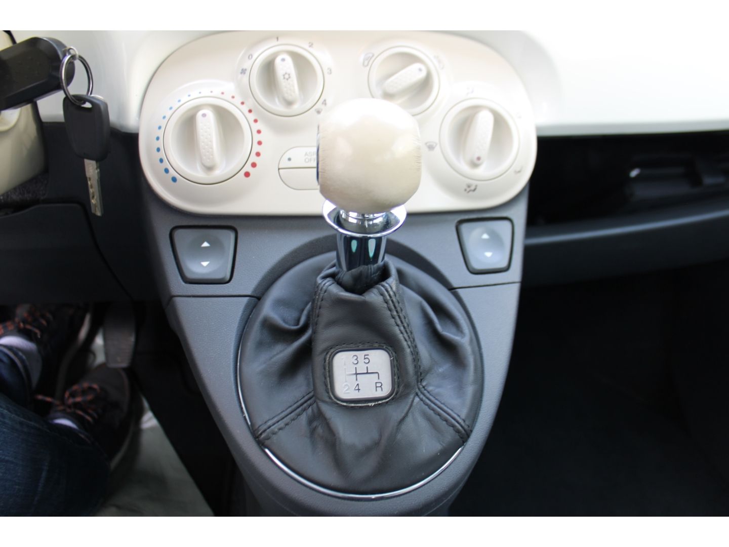 Fahrzeugabbildung Fiat 500 Lounge Klima Radio CD GJR PDC Pano Bluetooth
