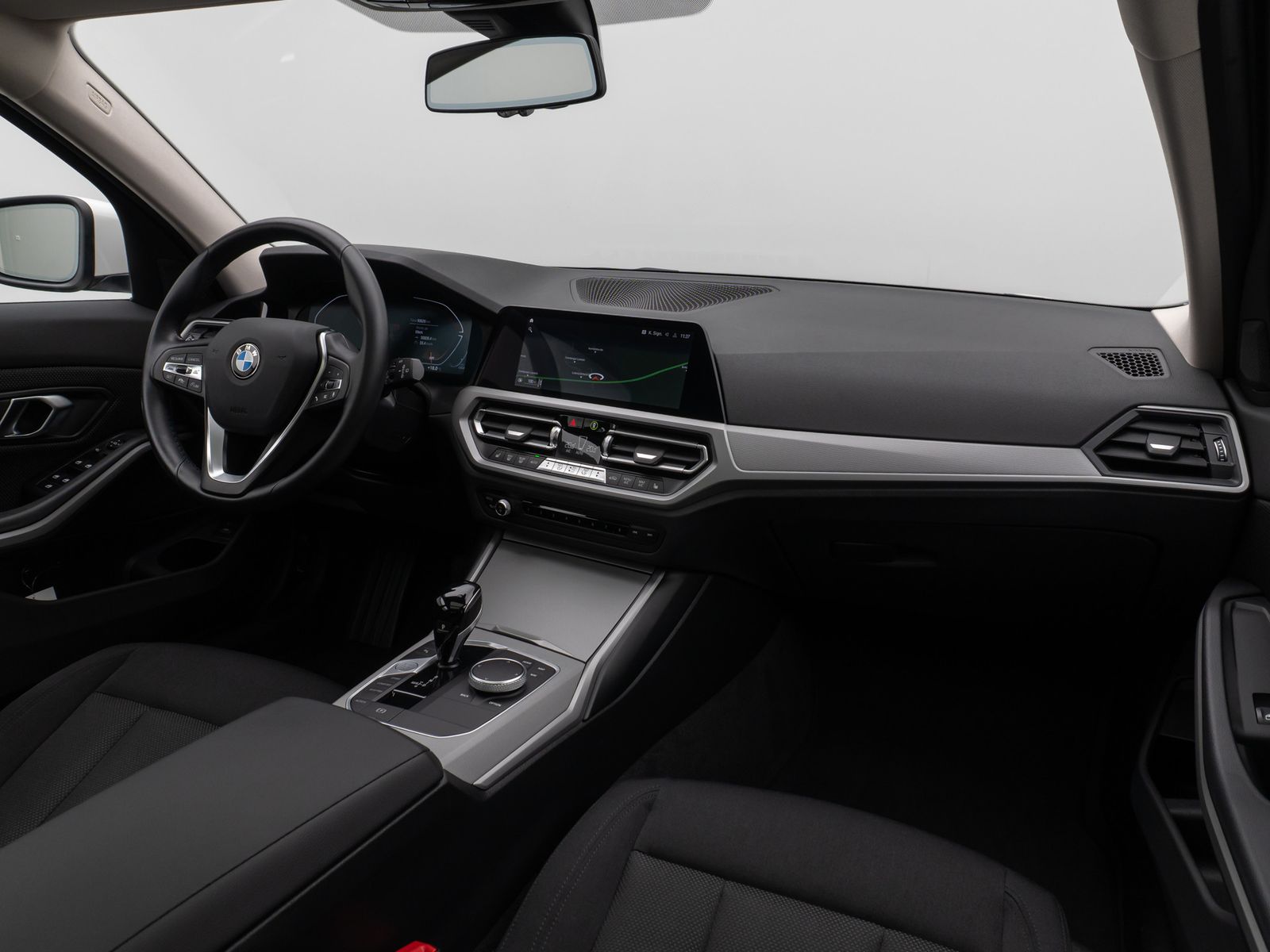 Fahrzeugabbildung BMW 320d Panorama DAB HiFi Stop&Go Alarm AHK PDC