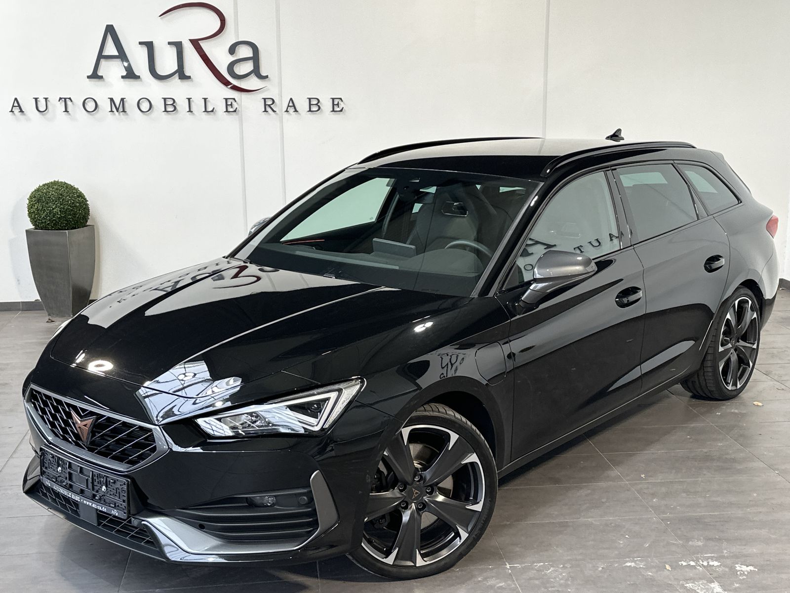 Fahrzeugabbildung CUPRA Leon Sportstourer 1.4 VZ e-Hybrid NAV+LED+VC+KAM