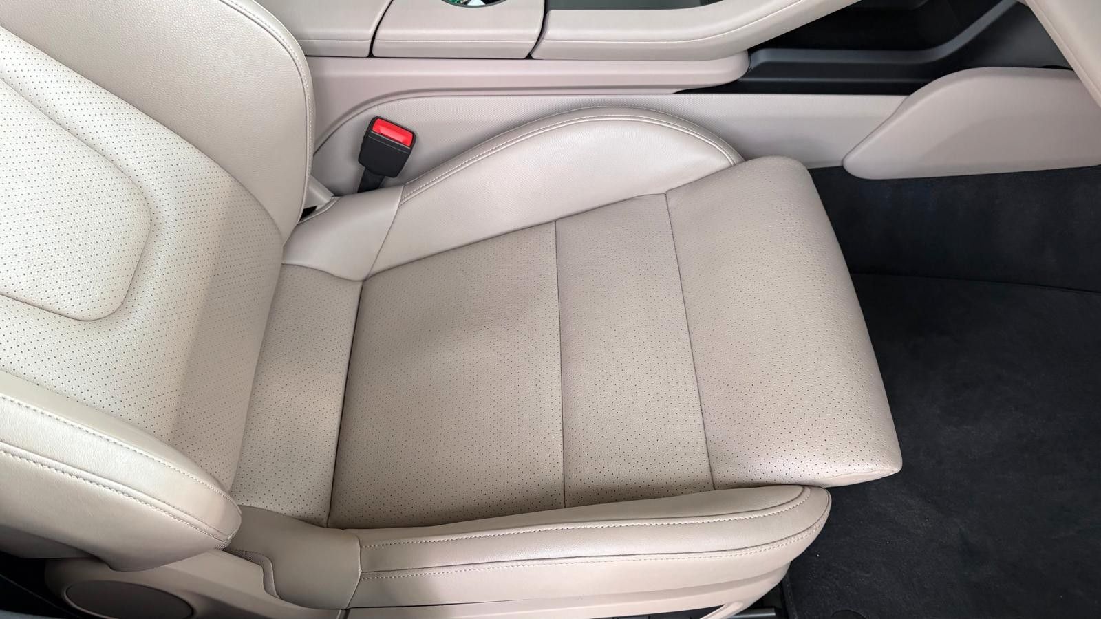 Fahrzeugabbildung Porsche Taycan Sport Turismo/Innodrive/Panodach/20 Zoll
