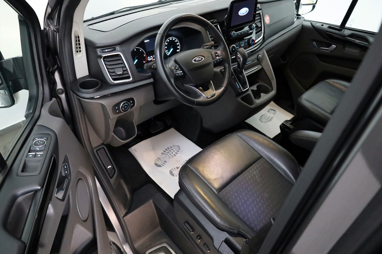 Fahrzeugabbildung Ford Tourneo Custom Sport 8 Sitzer,T.Leder,Navi,Xenon