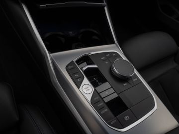 Fahrzeugabbildung BMW 330e Tour M Sport Komfortzugang Kamera 18"M LMR