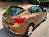 Opel Astra J 5-trg. Selection - Opel Astra: Selection