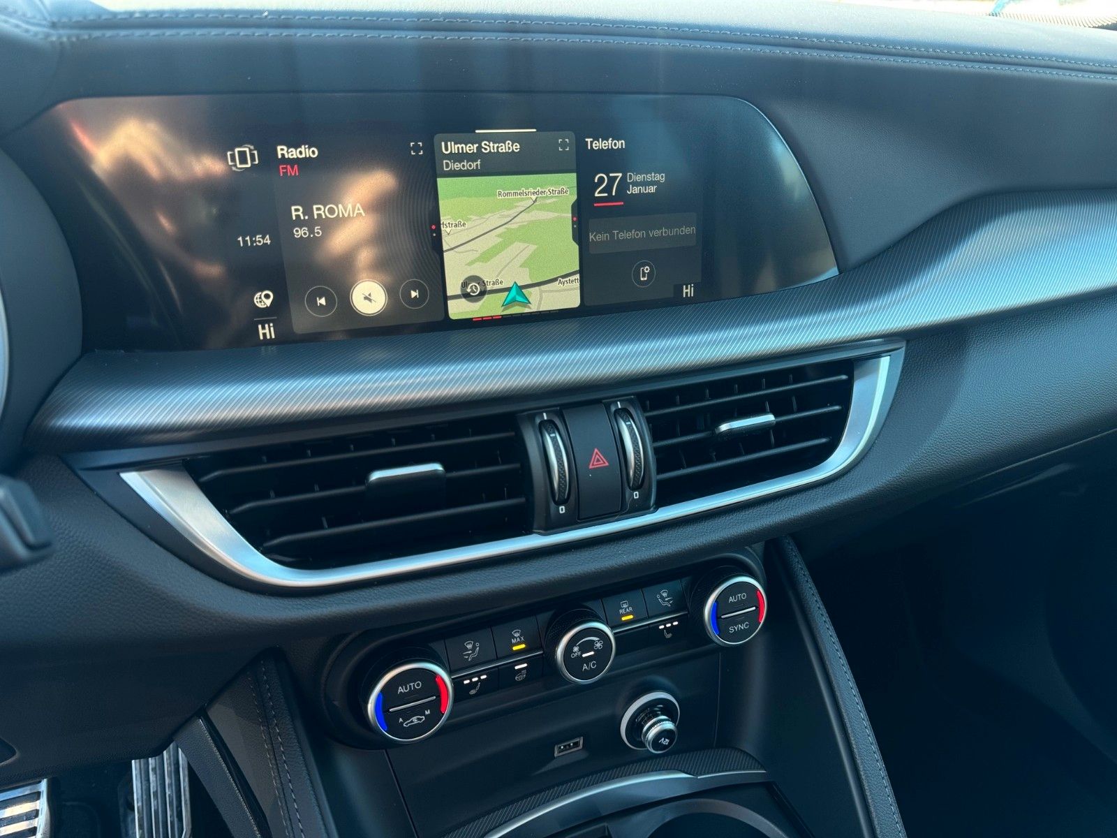 Fahrzeugabbildung Alfa Romeo Stelvio VELOCE 280 PS Glasdach Memory Navi