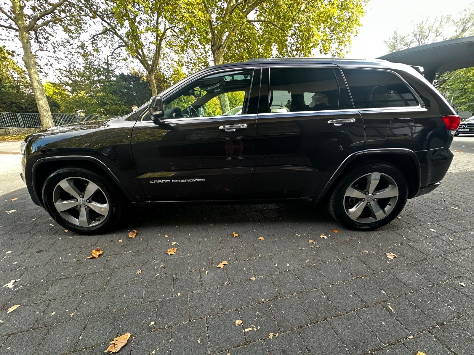 Jeep Grand Cherokee Overland 3.0 CRD V6 250 ch BVA 4x4 / Toit panoramique / Cuir Nappa ventilé / Alpine / Suspension pneumatique