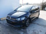 Volkswagen VW Touran 2.0 TDI SCR UNITED*NAVI*PANORAMA*AHK-S - Volkswagen Touran: United