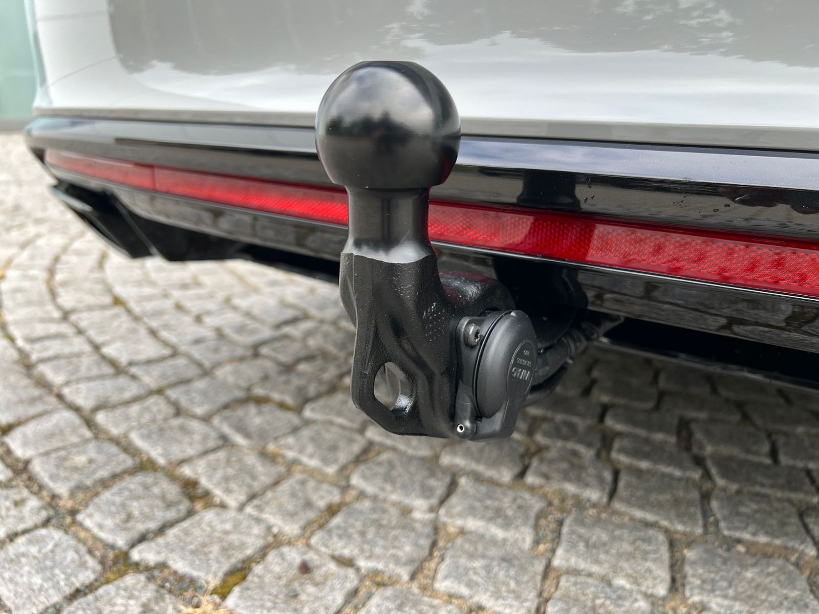 Fahrzeugabbildung SKODA Octavia Combi RS 2,0 TSI DSG *AHK, ACC, Matrix,