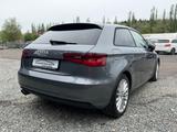 Audi A3 Ambition/1.Hand/XENON/S.HEFT/XENON/PDC/MULTIF - Audi A3: Kleinwagen