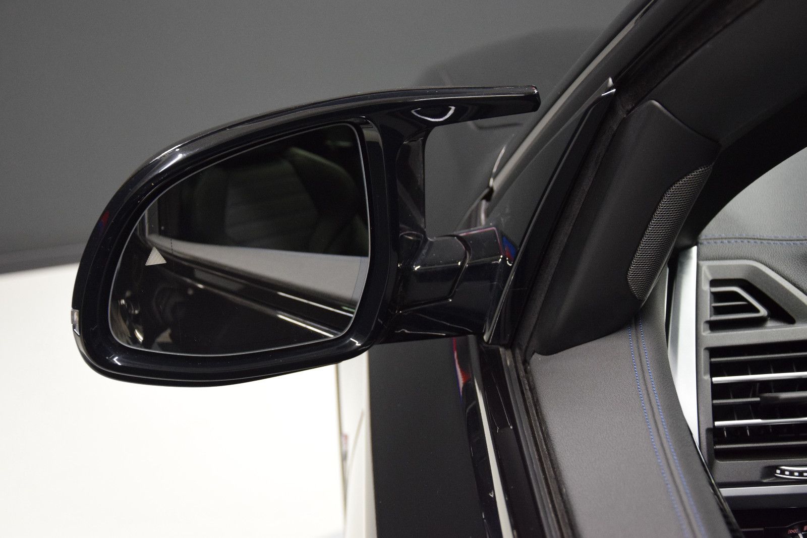 Fahrzeugabbildung BMW X4 M40i xD Laser Pano ACC h/k AHK 360° 21"Memory