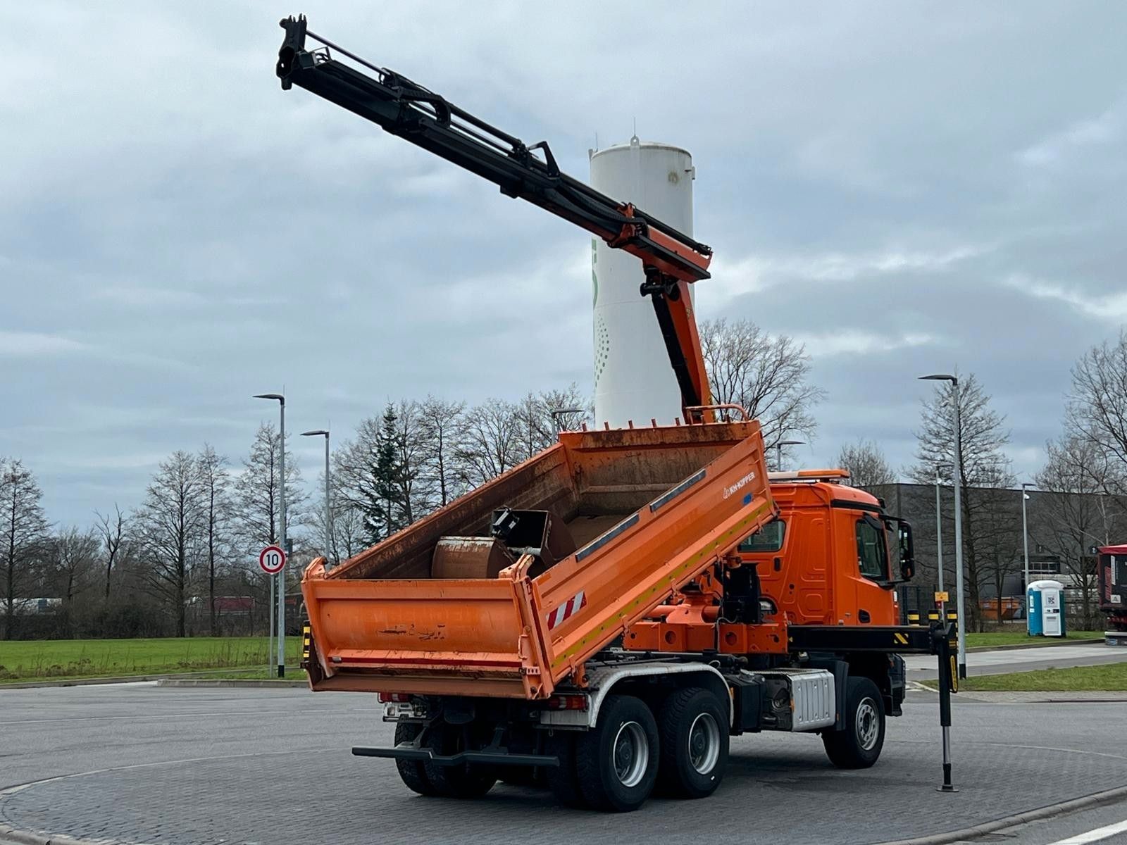 Fahrzeugabbildung Mercedes-Benz Arocs 2643 Kipper PK 18002 Kran Bordmatik