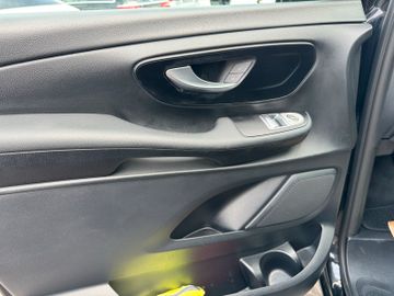 Mercedes V 220 - 9