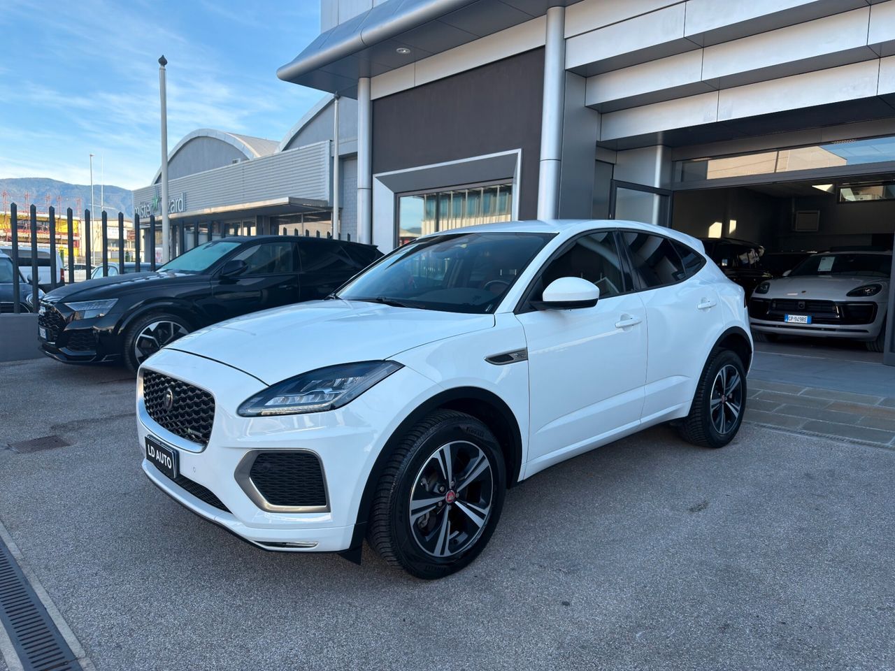 Jaguar E-Pace 2.0D I4 163 CV AWD Auto R-Dynamic  imagem 3