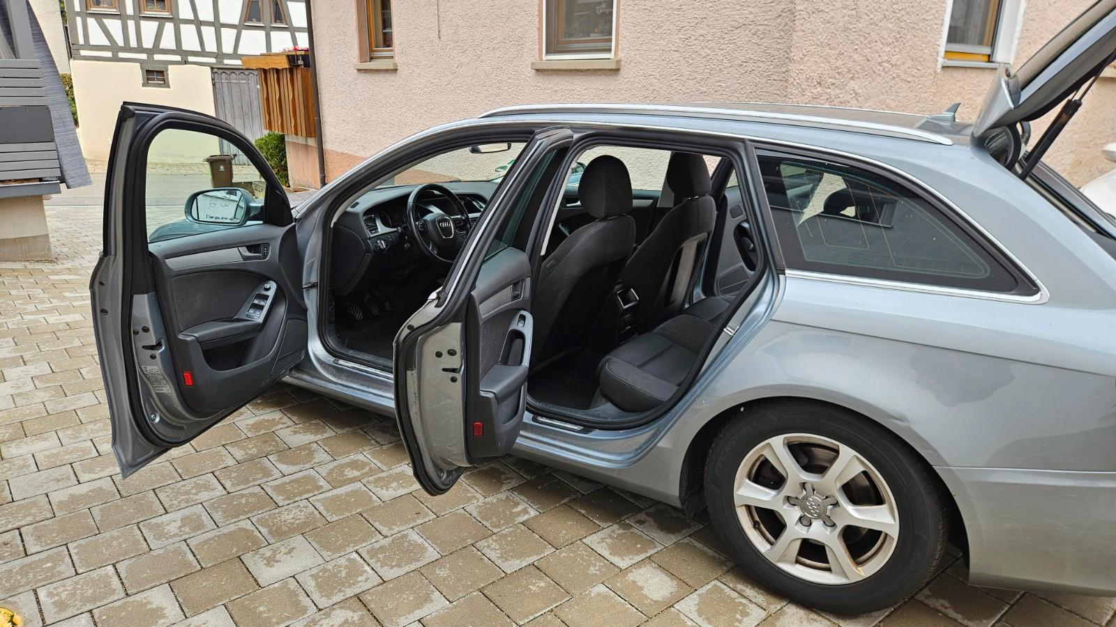 Audi A4 2011 — photo 11
