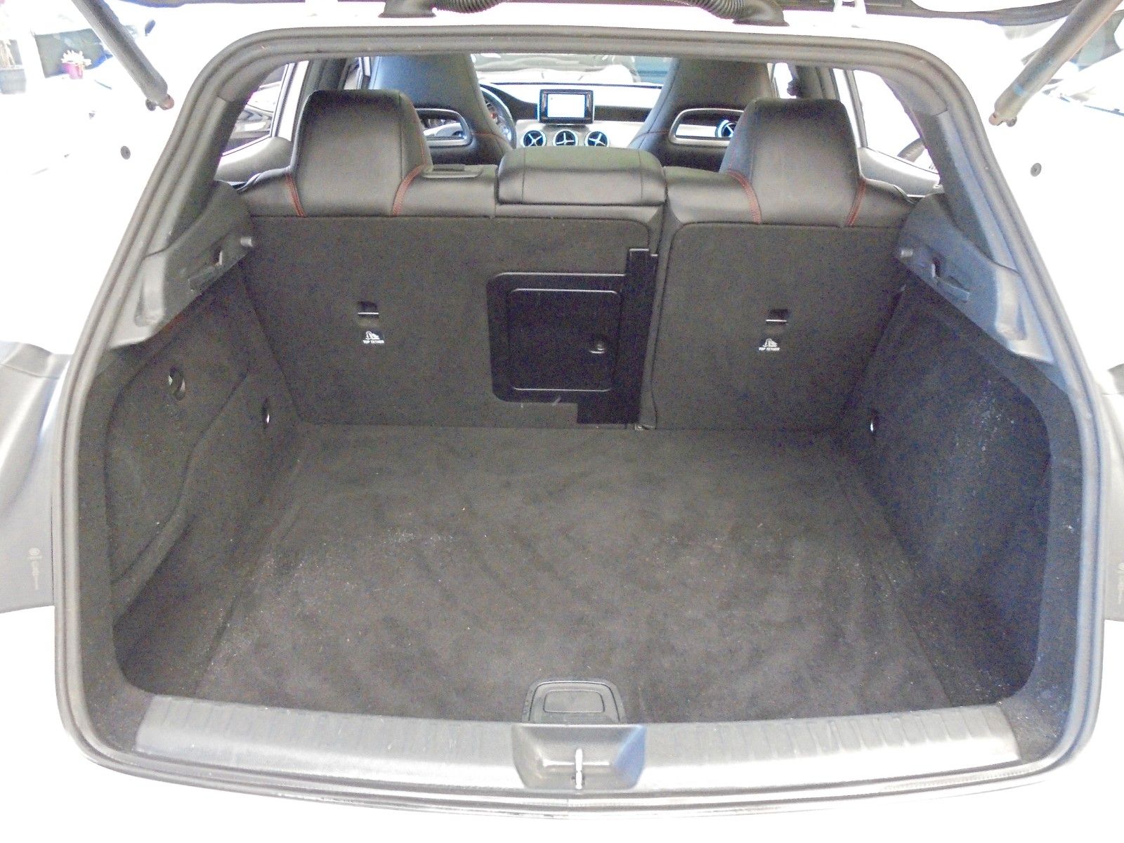 Fahrzeugabbildung Mercedes-Benz GLA 200 Aut./AMG Line/Panorama/Navi/