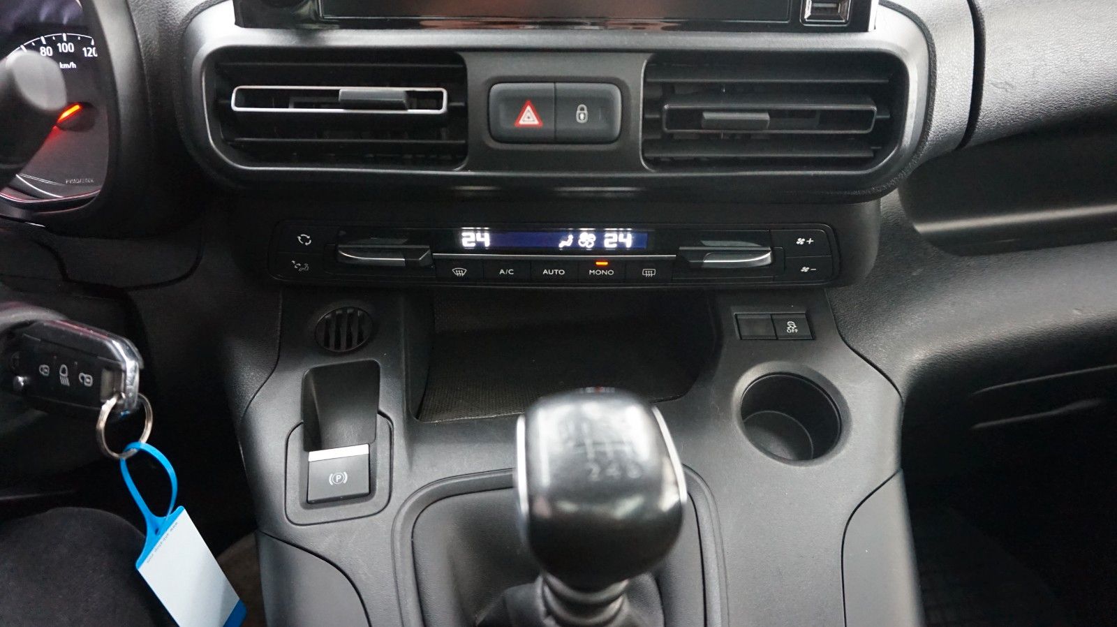 Fahrzeugabbildung Opel Life E Innovation 5,5 L. durch. Verbrauch
