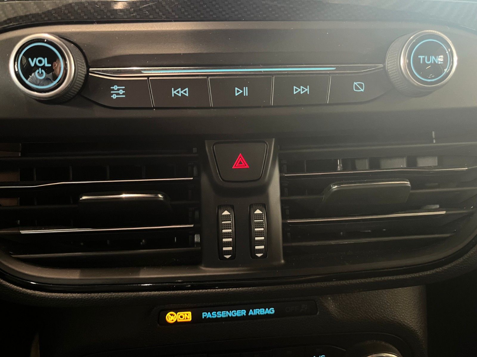 Fahrzeugabbildung Ford Focus ST-Line X LED CAM NAVI WinterPaket uvm.