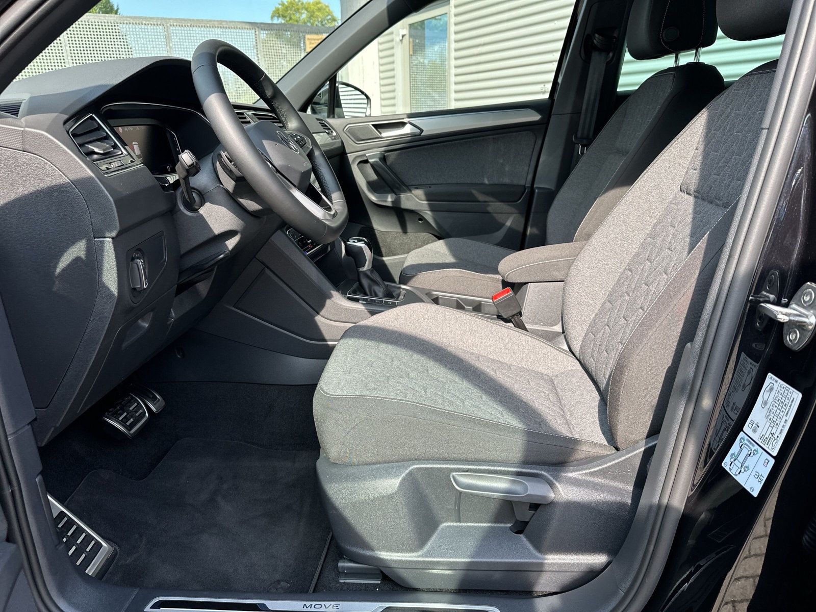 Fahrzeugabbildung Volkswagen Tiguan 1.5 TSI DSG Move MATRIX eKLAPPE KAMERA