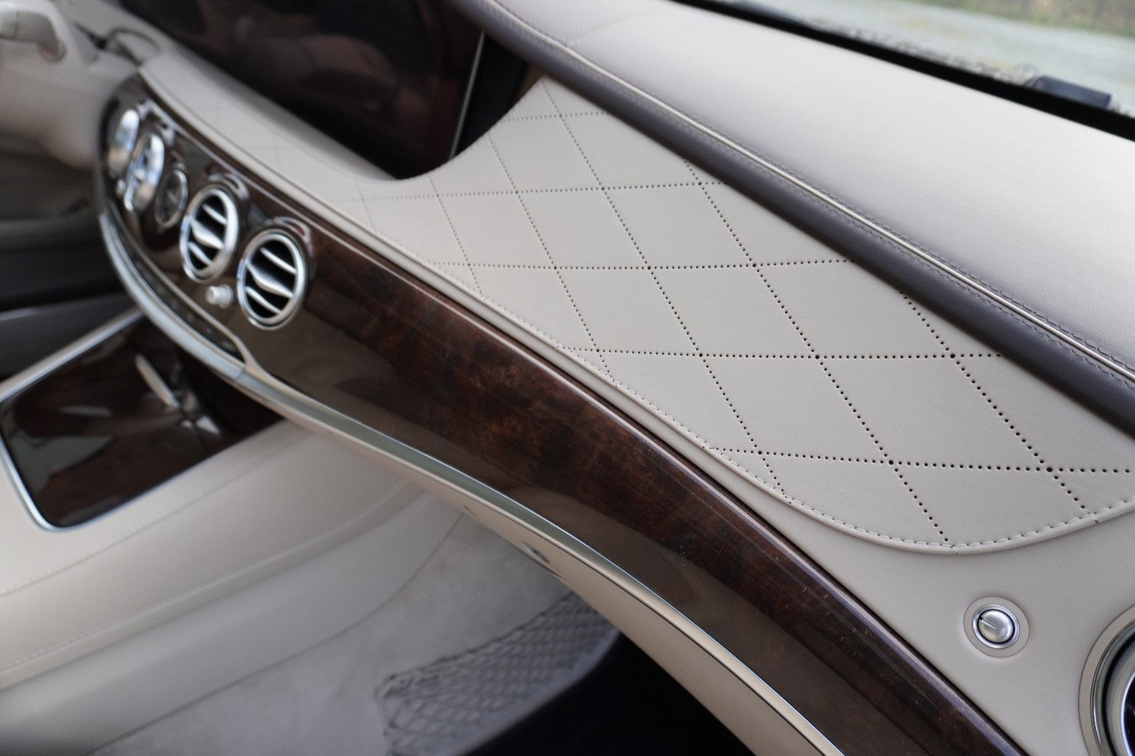 Fahrzeugabbildung Mercedes-Benz S 560 4Matic L