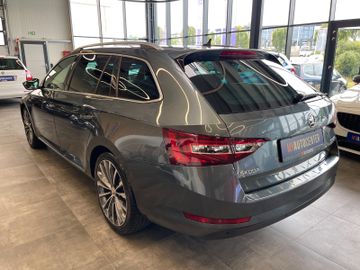 Skoda Superb Combi L&K *PANO*ACC*AHK*LEDER*NAVI*BI-XEN