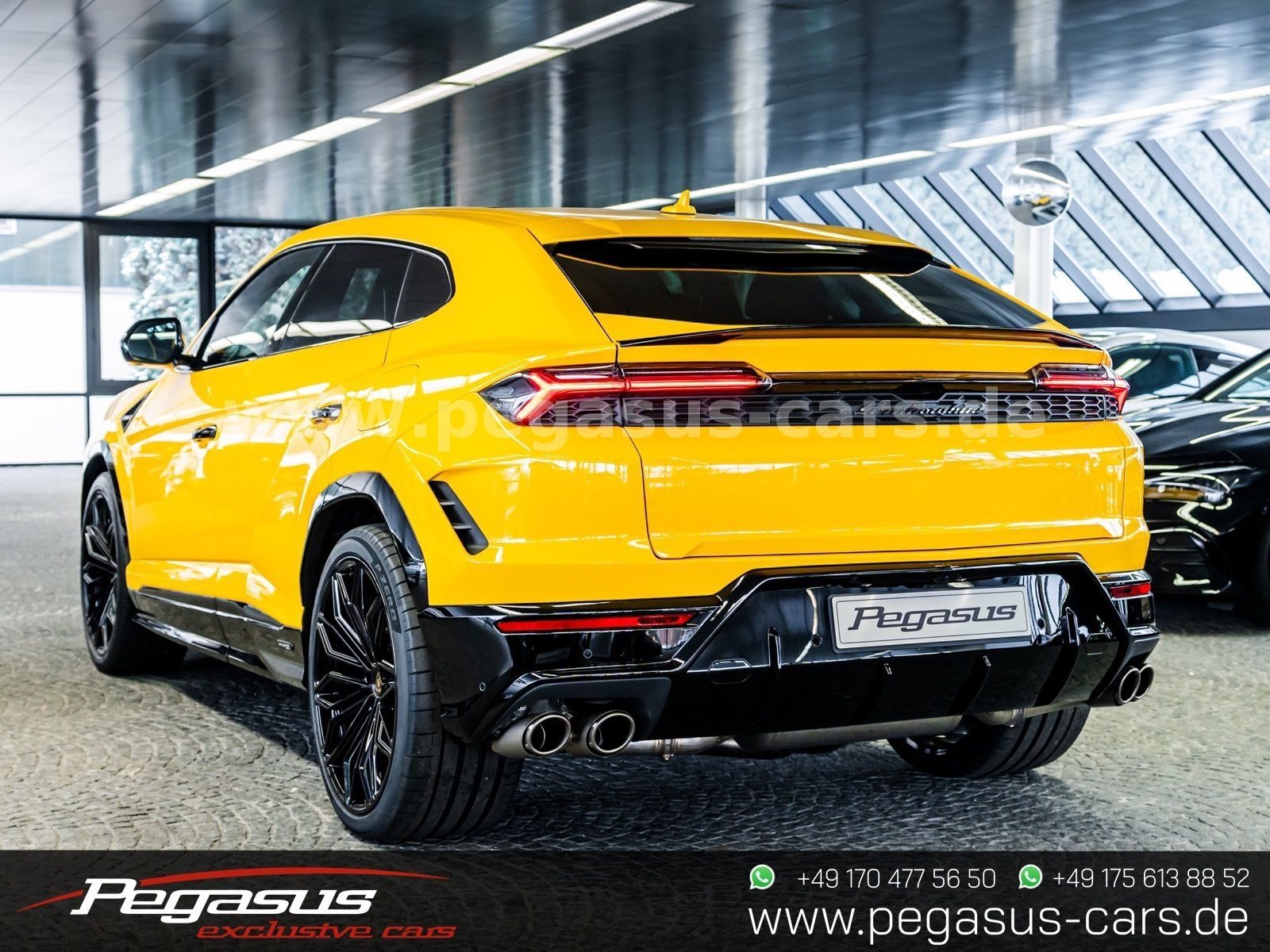 LAMBORGHINI Urus - 10