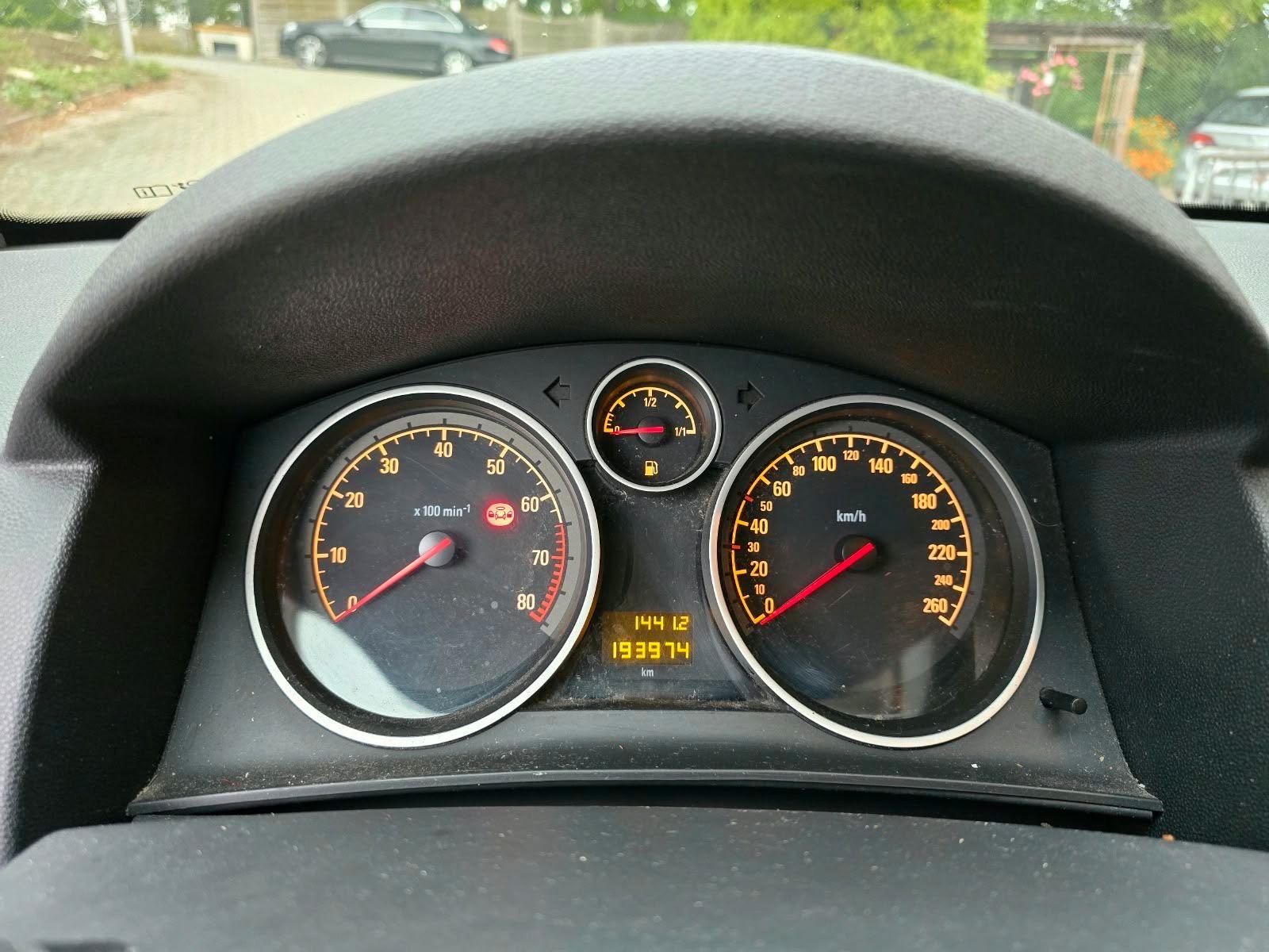 Opel Astra 2009 — photo 7