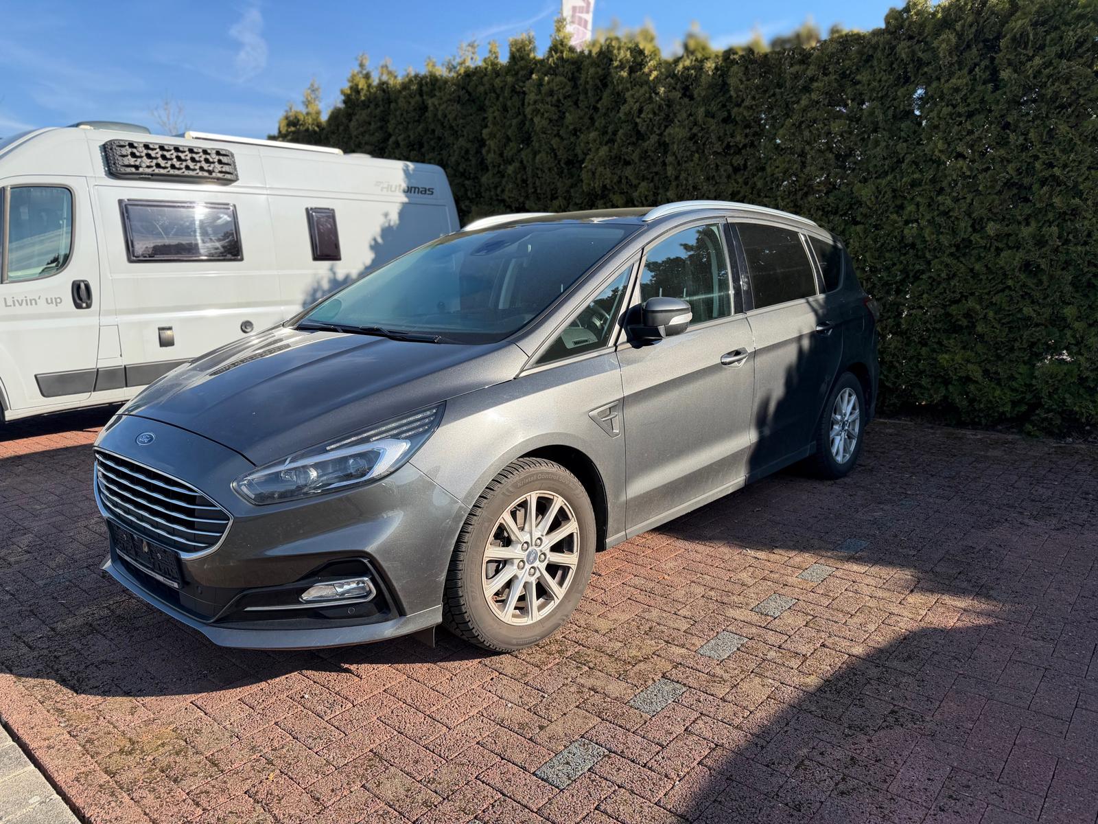 Ford S-MAX Automatik LED Navi R-Cam PDC Standhzg. SHZ