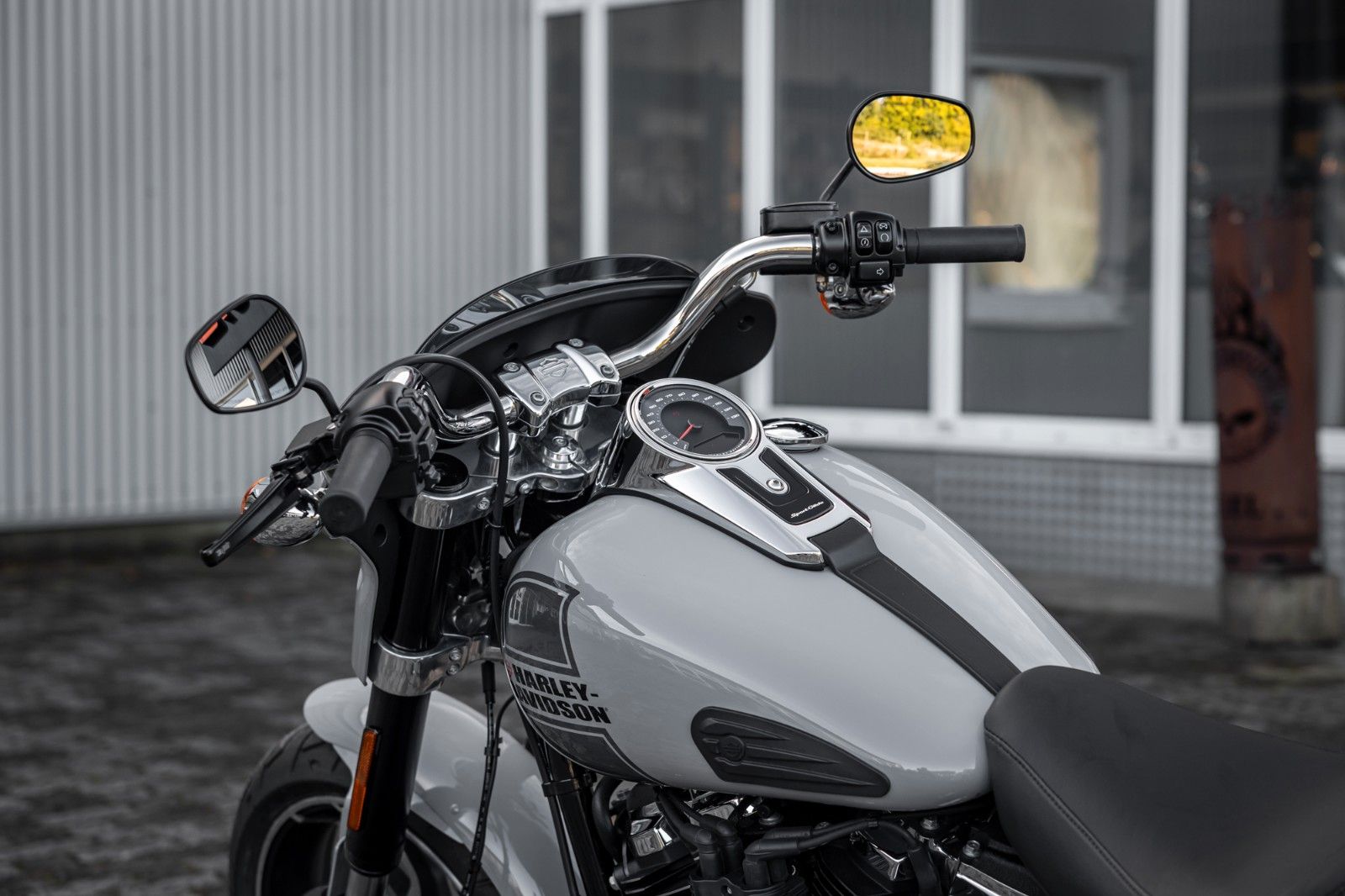 Fahrzeugabbildung Harley-Davidson FLSB Sport Glide Softail - JEKILL & HYDE