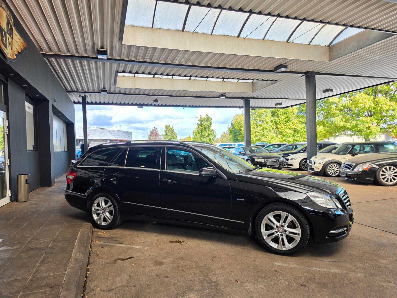 Mercedes-Benz E200 2011 — photo 19