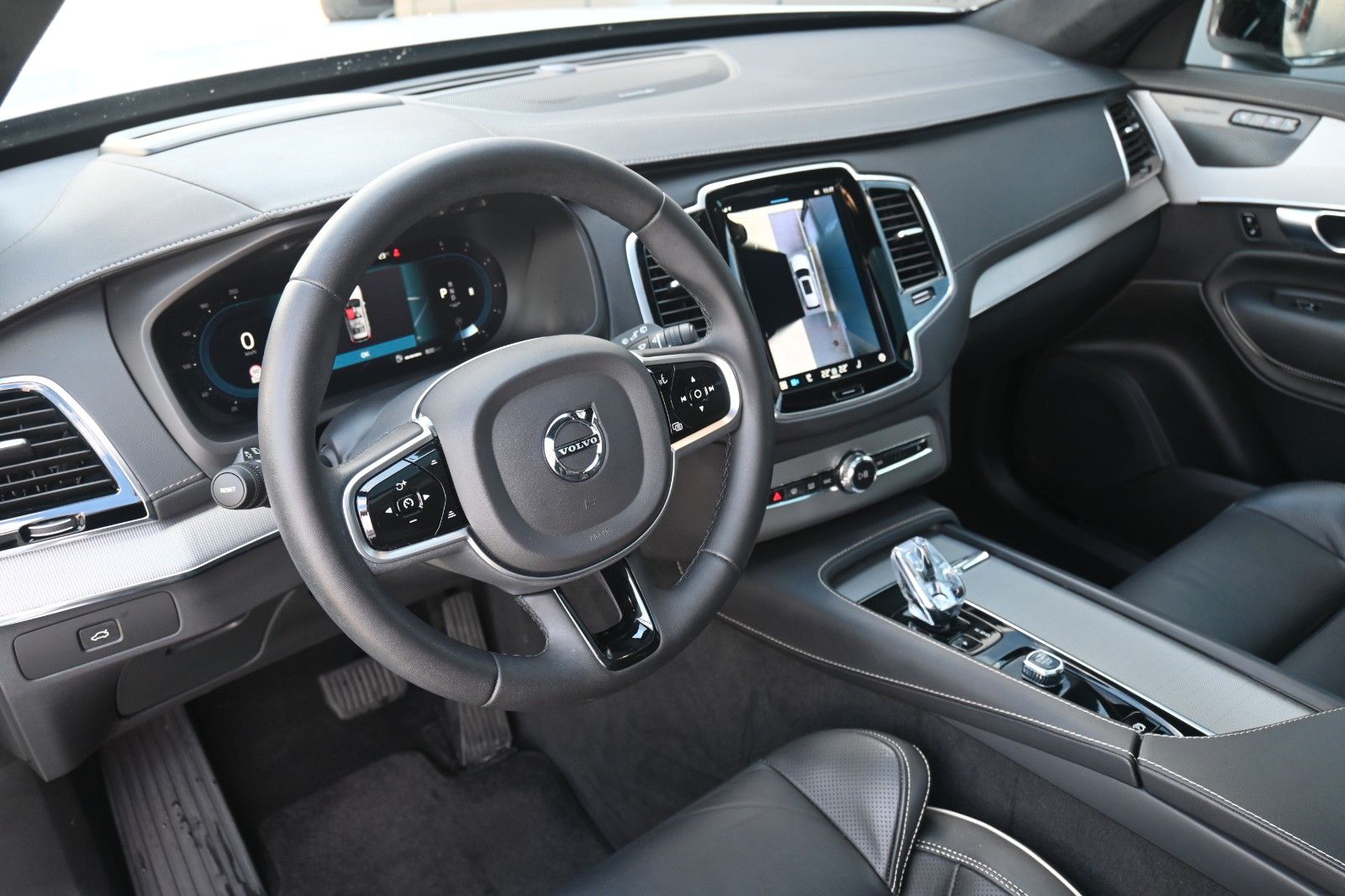 Fahrzeugabbildung Volvo B5D Ultimate Dark HK*HUD*PANO*STHZ*360*STHZ*AHK*