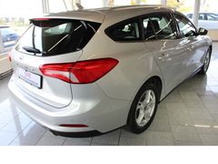 Fahrzeugabbildung Ford Focus Cool & Connect,8-Gang Automatic,Top