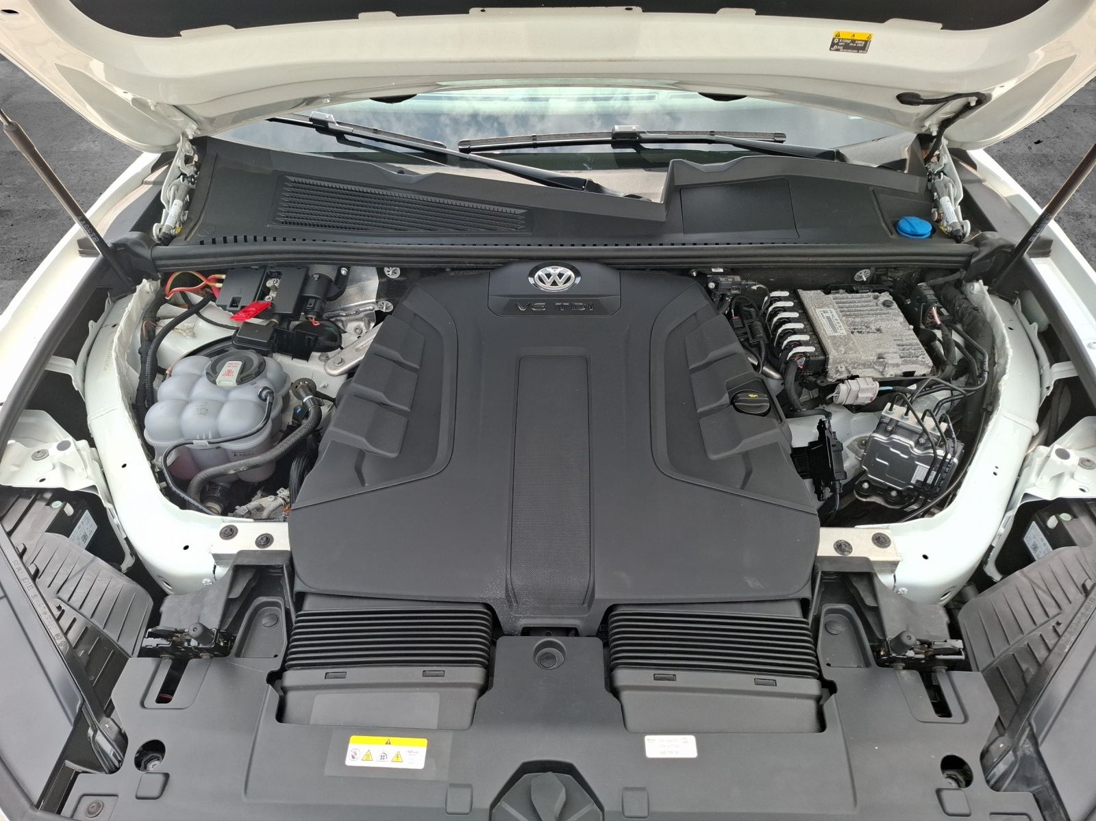 Fahrzeugabbildung Volkswagen Touareg TDI AHK Navi Leder ACC RFK SH 19"