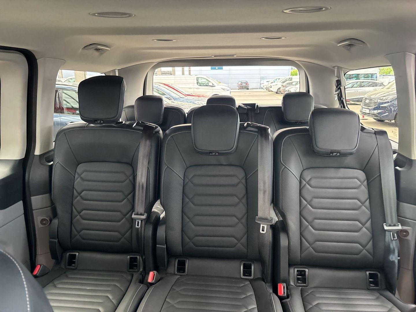 Fahrzeugabbildung Ford Tourneo Custom Bus 320 L1 Titanium X AWD AT Lede