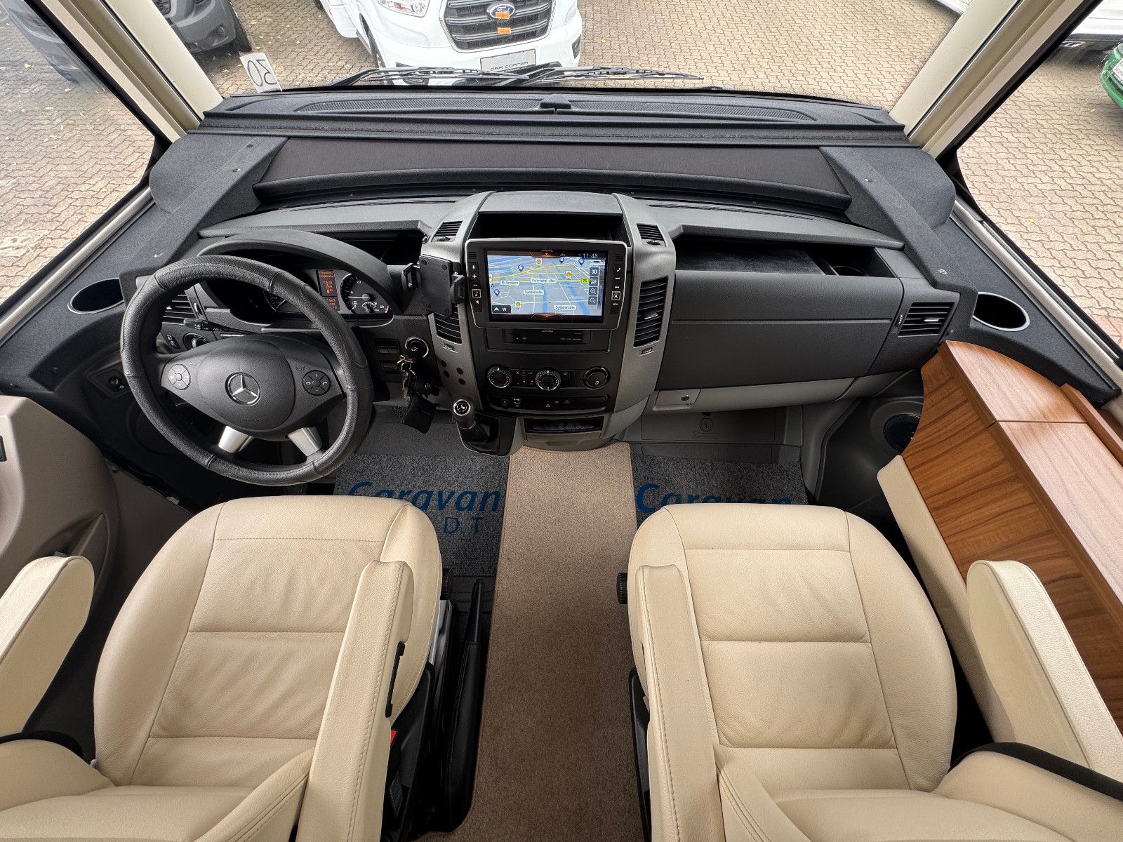 Fahrzeugabbildung HYMER / ERIBA / HYMERCAR B-KLASSE 680 STARLINE MB 3.0 D V6 HYD HÜBSTÜTZEN
