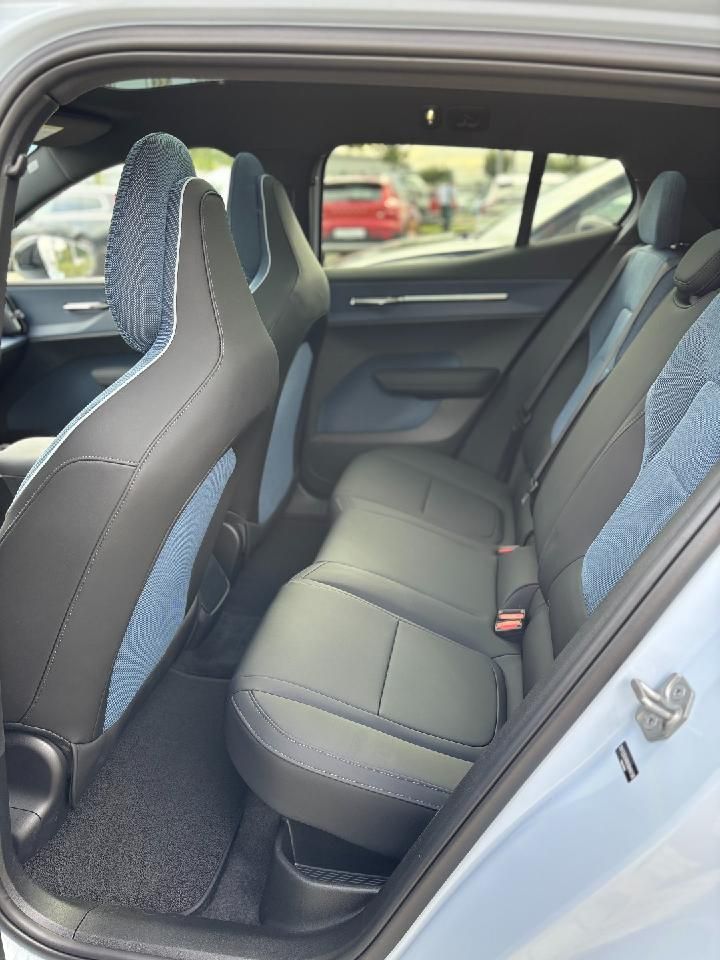 Fahrzeugabbildung Volvo EX30 Performance Pure Electric Ultra AWD