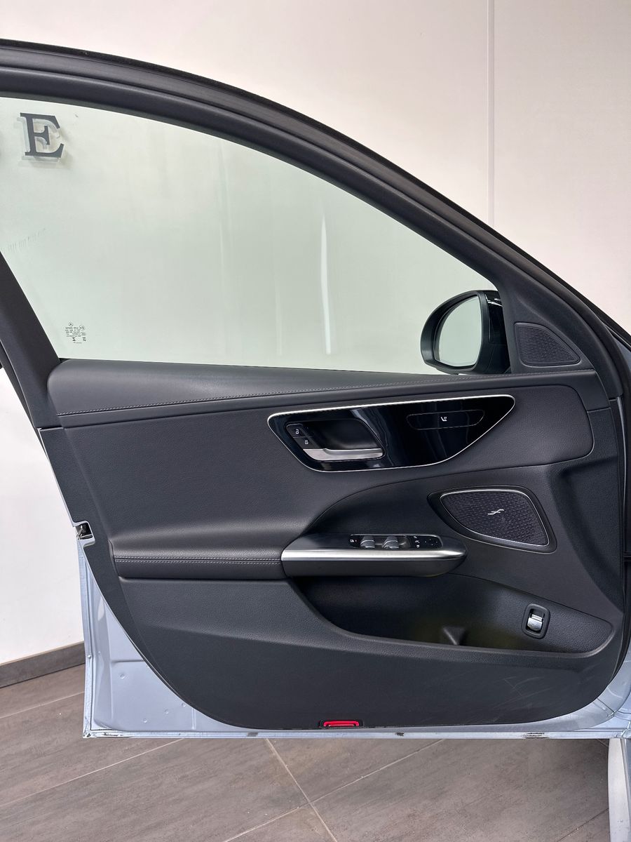 Fahrzeugabbildung Mercedes-Benz C 220 d T 4Matic AMG-Line NAV+LED+AHK+DISTRONIC