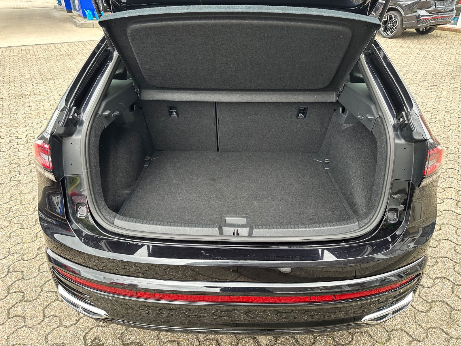 Fahrzeugabbildung Volkswagen Taigo 1.0 TSI R-Line DSG ACC/Matrix/IQ/Shzg./17"