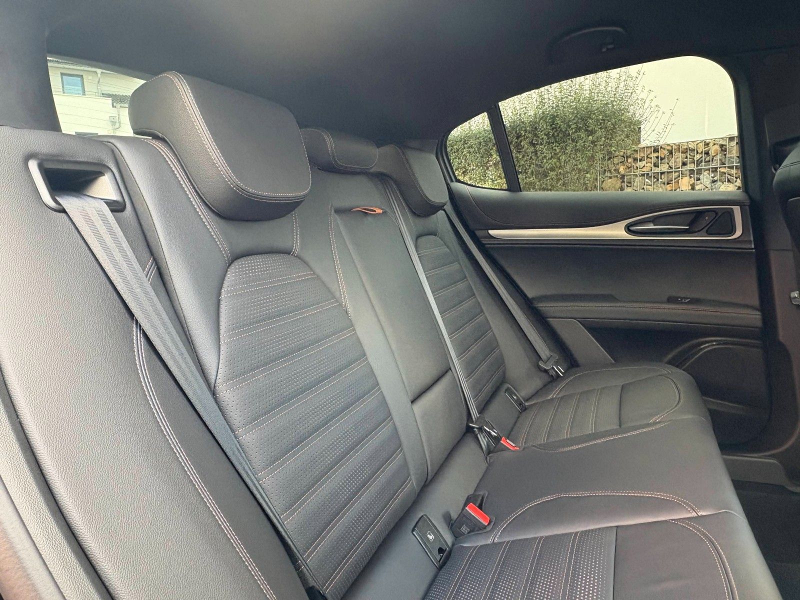 Alfa Romeo Stelvio - Bild 16