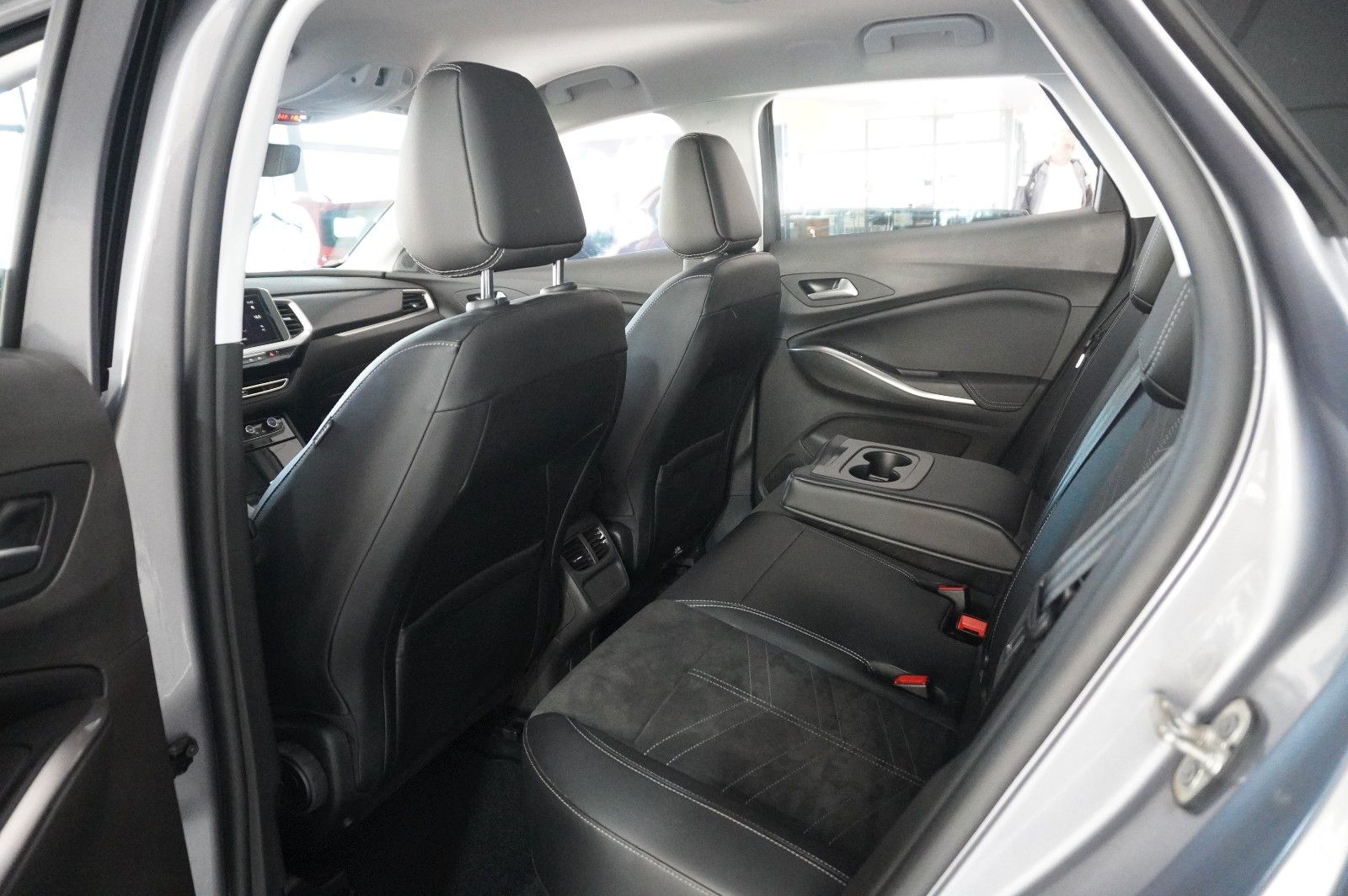Fahrzeugabbildung Opel Grandland (X) ULTIMATE 4HYBRID NAVI/LED/SPORT/SH