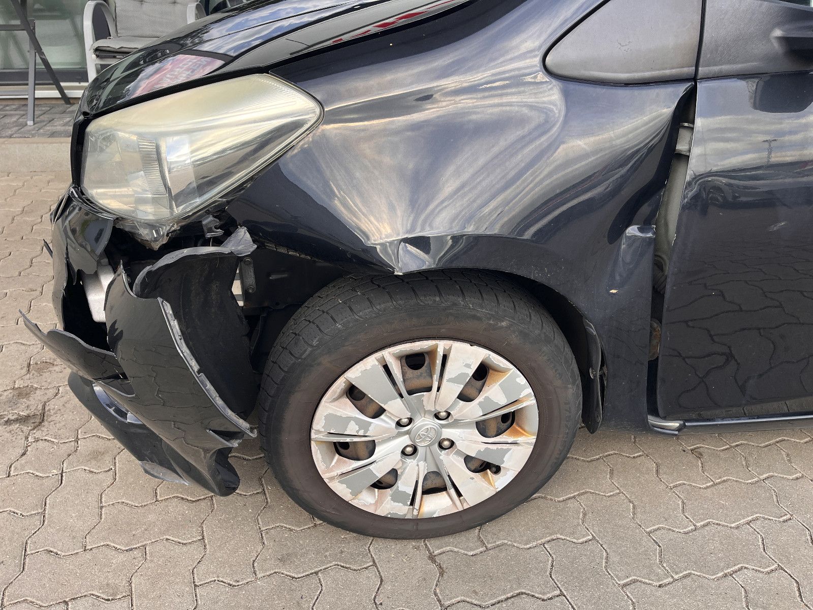 Fahrzeugabbildung Toyota Yaris Life Automatik / Frontschaden