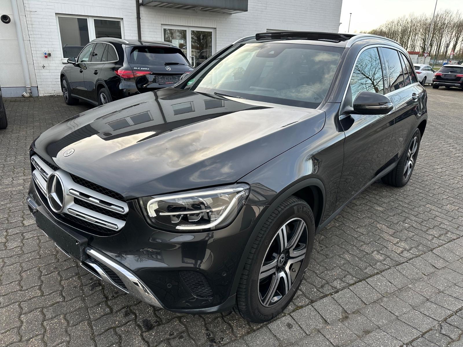 Mercedes-Benz GLC 300 de 4M Luxury Pano AHK Kamera LED