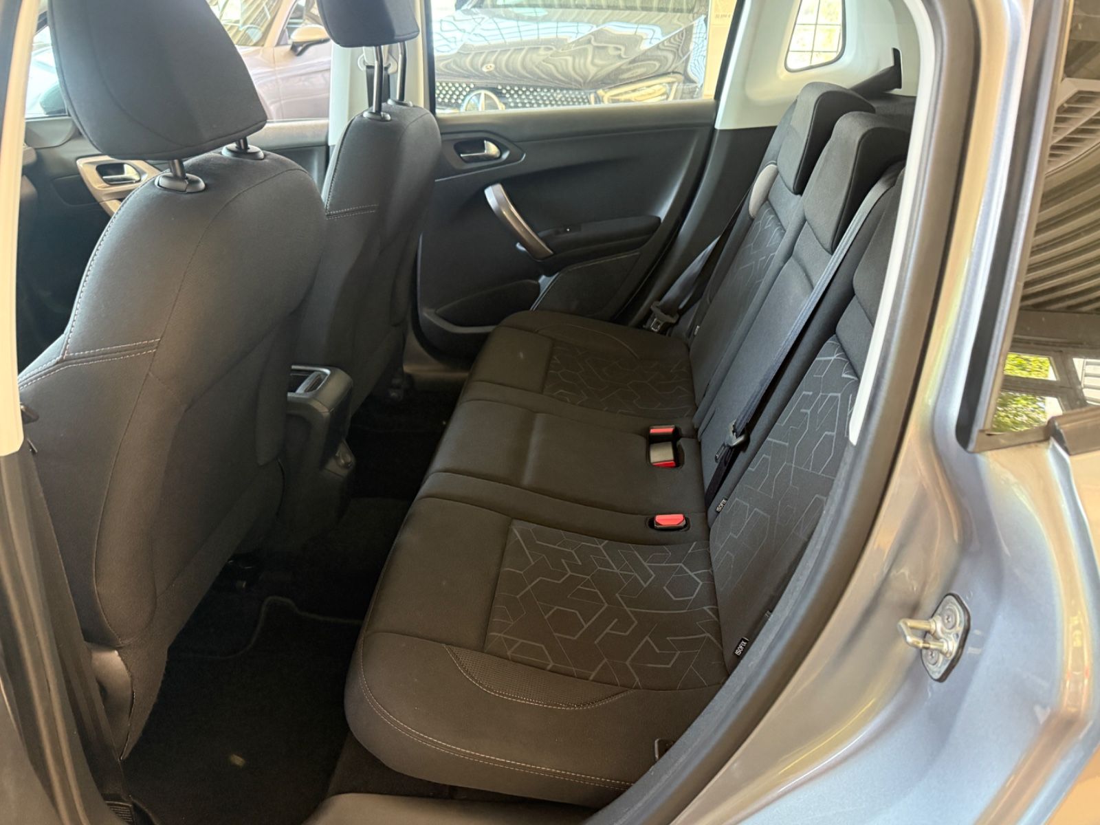 Fahrzeugabbildung Peugeot 2008 Active