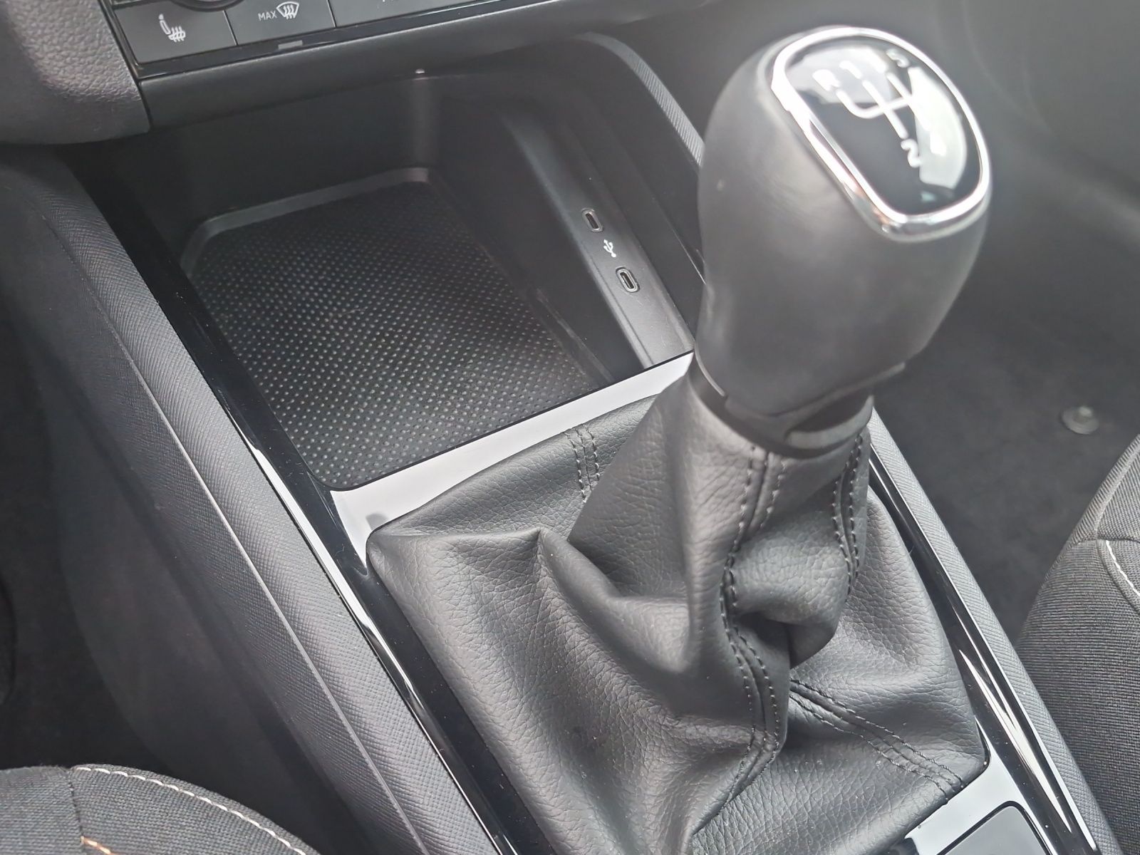 Fahrzeugabbildung SKODA Kamiq Ambition 1,0 TSI LED SHZ GRA APP-CONNECT