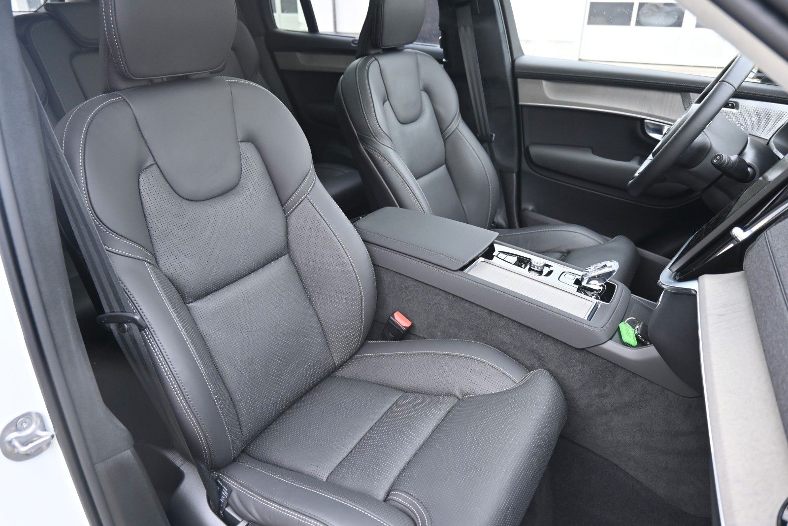 Fahrzeugabbildung Volvo XC90 T8 AWD Ultra Dark*STDHZG*360°*LUFT*B&W*ACC