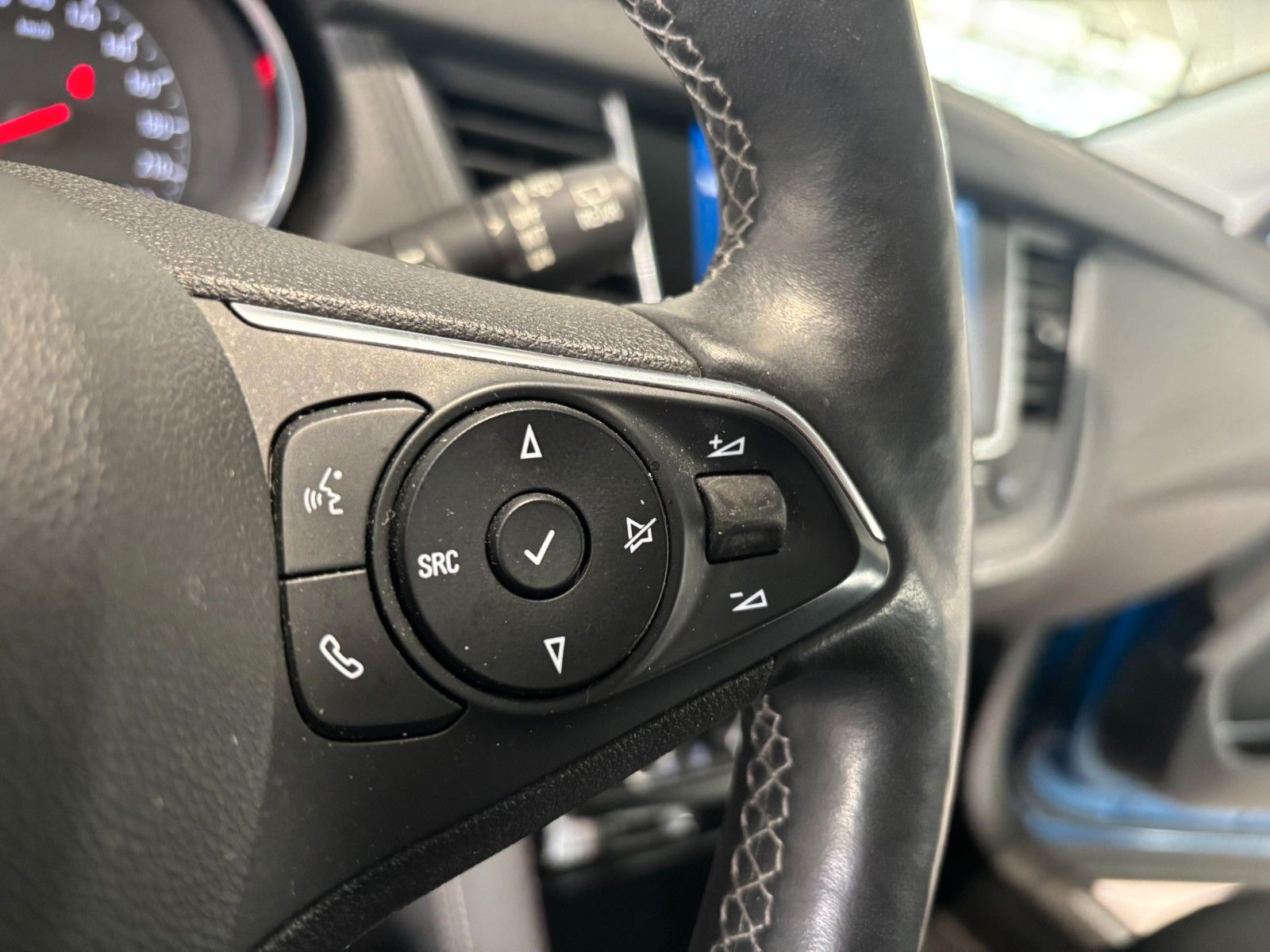 Fahrzeugabbildung Opel Grandland (X) 1.2 INNOV. AHK/NAVI/SHZ/KAMERA/AFL
