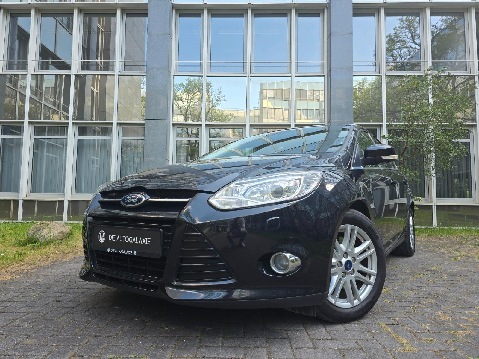 Ford Focus Lim. Titanium 1.6 Aut.*LEDER*XEN*NAV*KEYLS